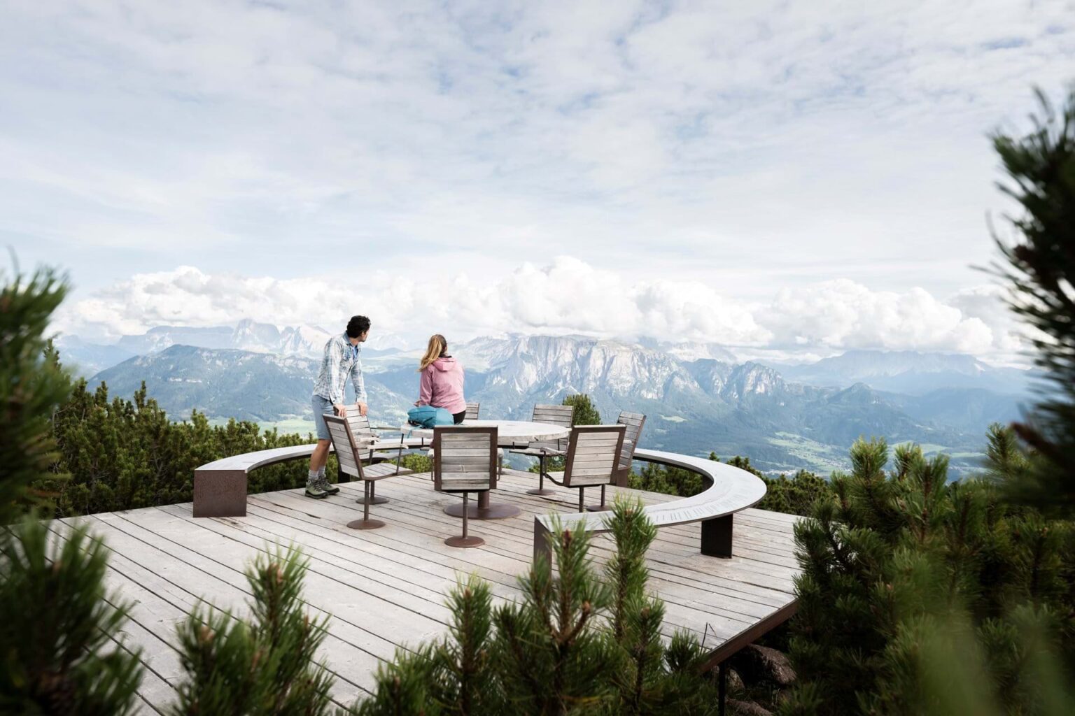 ADLER Lodge Ritten Wanderwege mit Bergblick