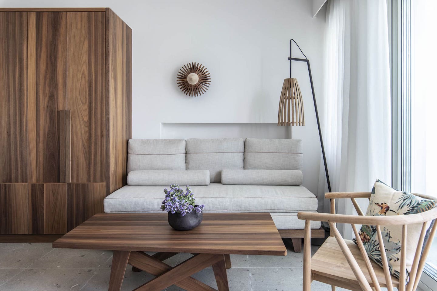 Select Green Hotels ALERÓ Seaside Skyros Resort Deluxe Suite mit Sofa und Sitzecke