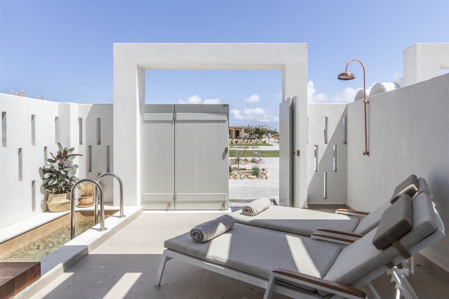 Select Green Hotels ALERO Skyros deluxe suite