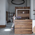 Select Green Hotels ALERÓ Seaside Skyros Resort Kunst und Design an der Rezeption