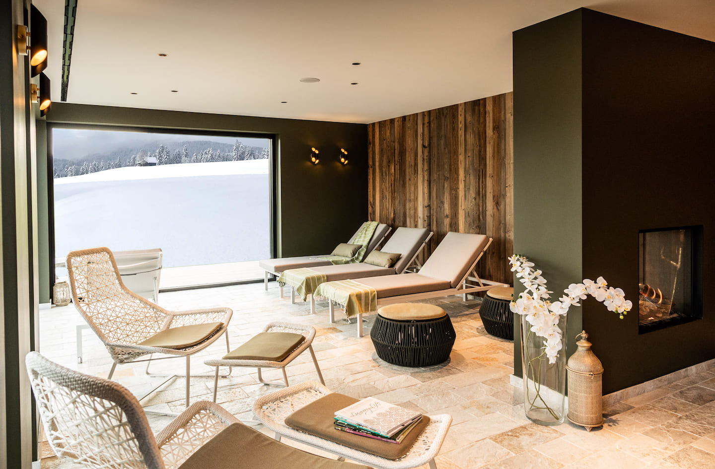 Select Green Hotels Alpenloge im Allgäu Spa mit Blick auf schneebedeckte Wiesen