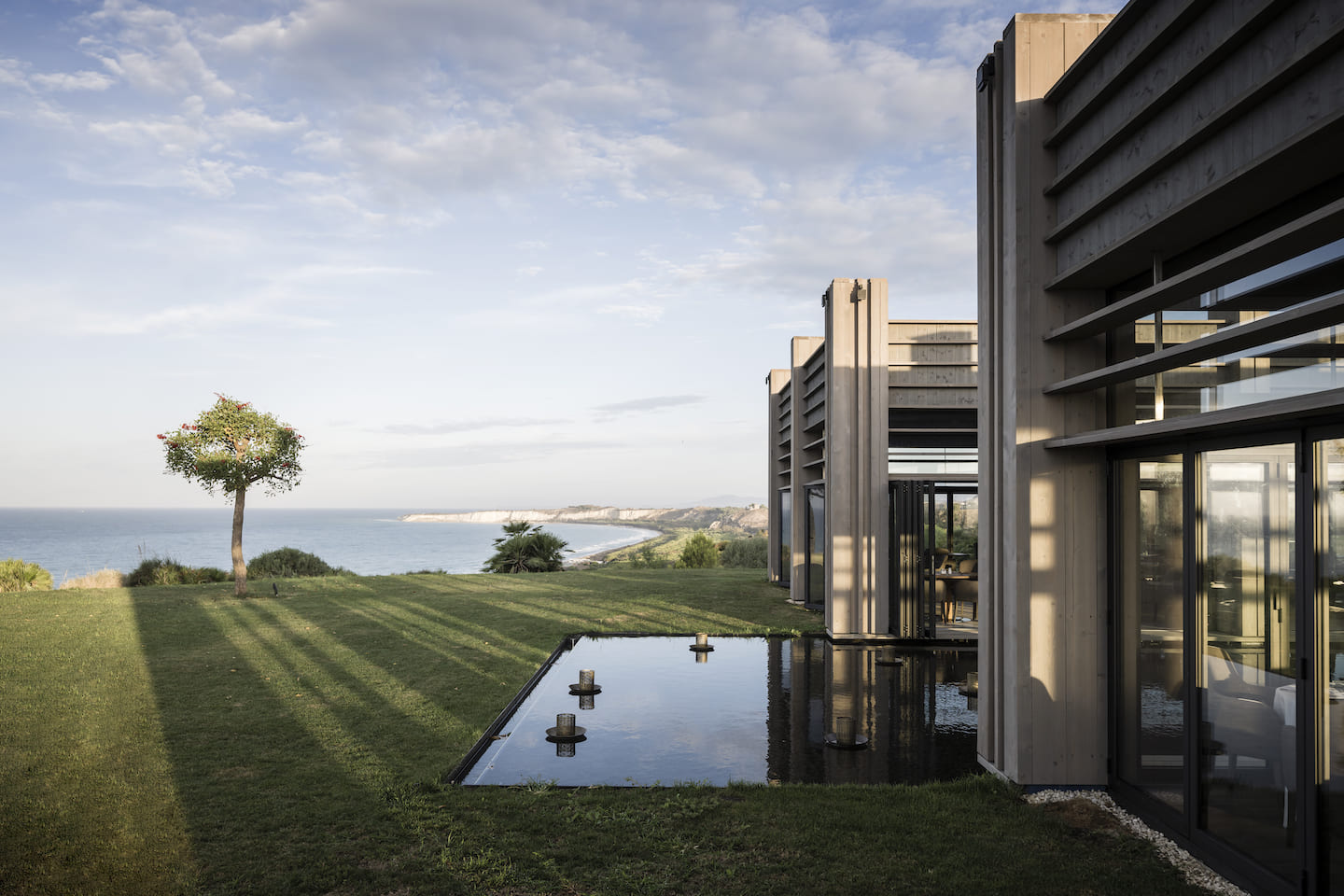 Adler Spa Resort Sicilia Garten vor dem Restaurant