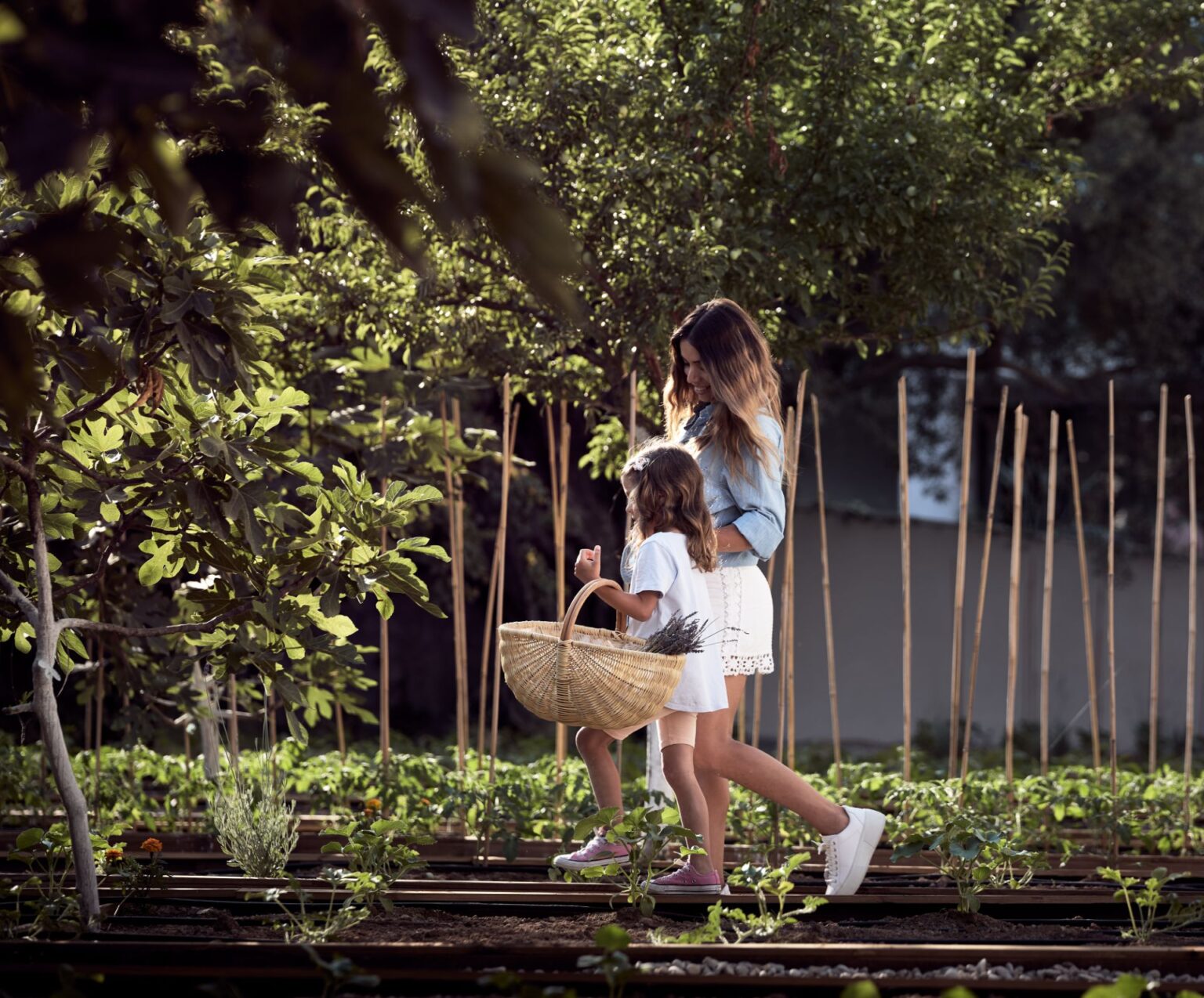 Select Green Hotels Contessina Hotel mother and daughter in garden