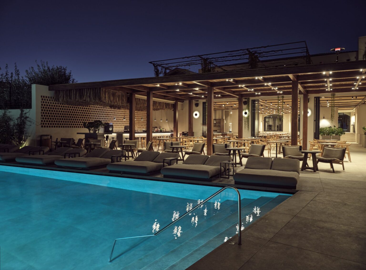 Select Green Hotels Contessina Hotel Pool und Restaurant bei Nacht