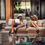 Select Green Hotels Contessina Suites and spa paar am pool mit cocktails