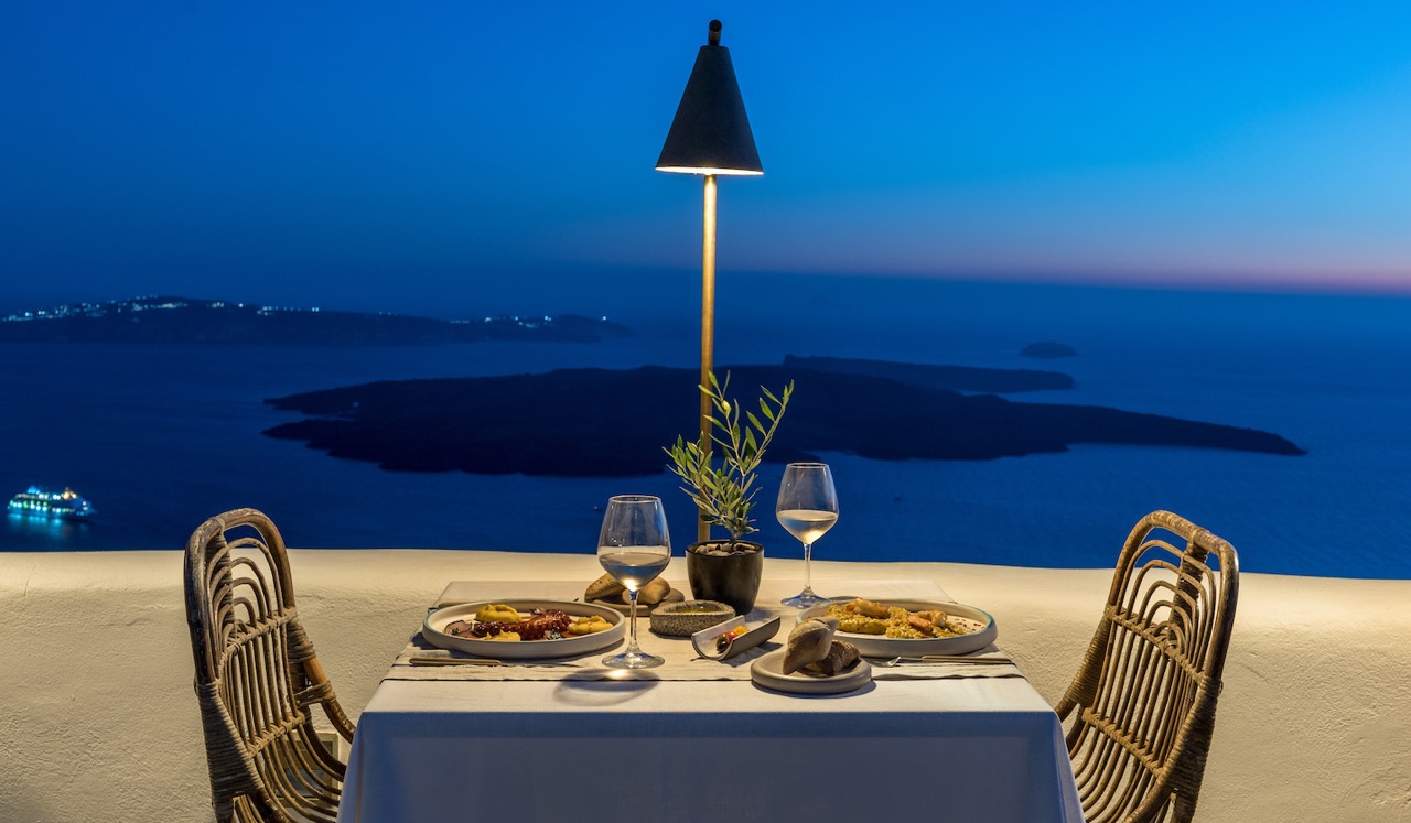 Select Green Hotels Cocoon Suites Santorini dinner caldera view