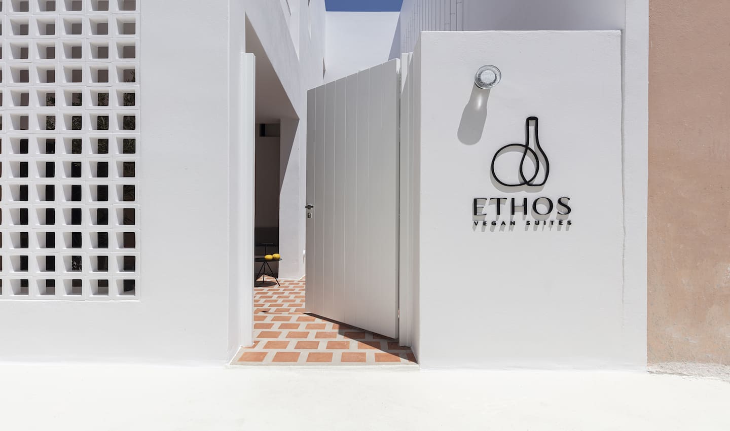 Select Green Hoteles Ethos Vegan Suites Santorini entrance