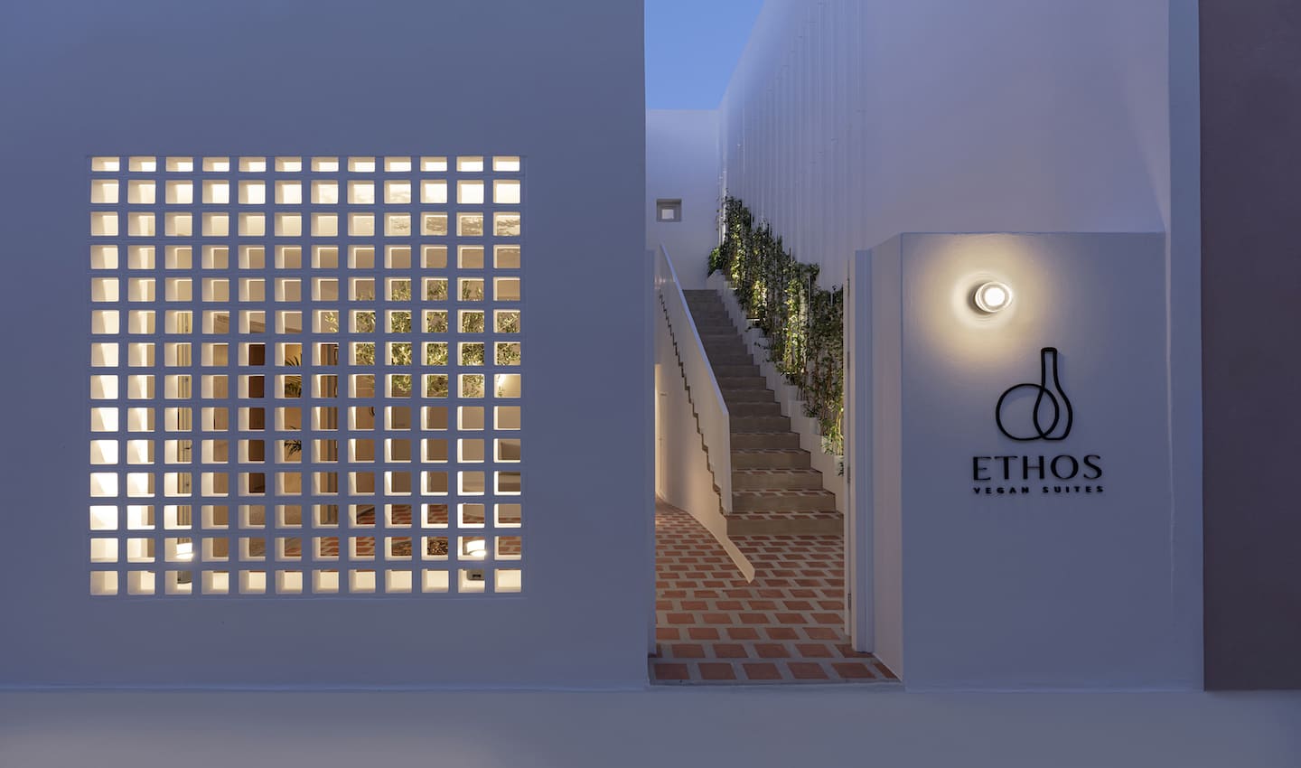 Select Green Hoteles Ethos Vegan Suites Santorini outside at night