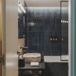 Select Green Hotels Hotel Regina Barcelona bathroom
