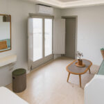 Select Green Hotels MOD vegan hotel santorini zimmer mit Couch