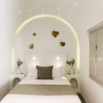 Select Green Hotels MOD vegan hotel santorini Zimmer mit runder Decke