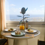 Select Green Hotels MOD vegan hotel santorini Aussicht mit Blick ans Meer