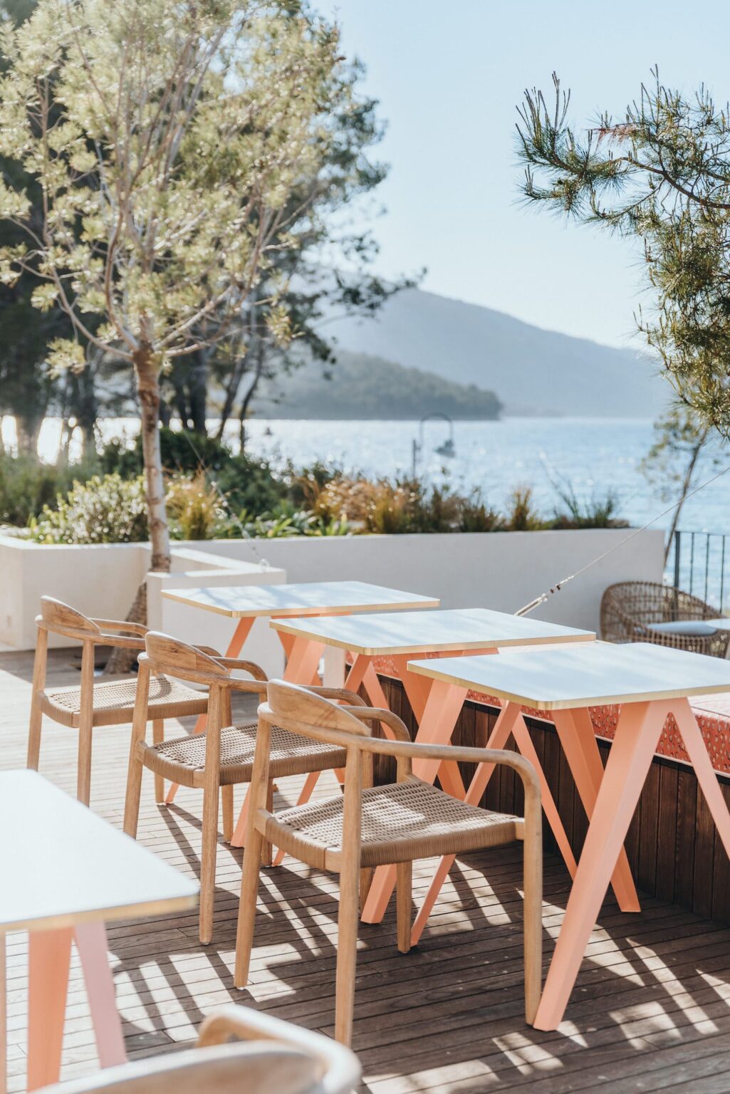 Select Green Hotels Maslina Resort Hvar Terrasse mit Meerblick tagsüber im Sommer