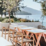 Select Green Hotels Maslina Resort Hvar Terrasse mit Meerblick tagsüber im Sommer