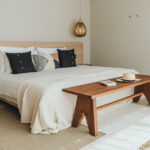 Select Green Hotels Maslina Resort Hvar Doppelbett mit kleiner Bank davor