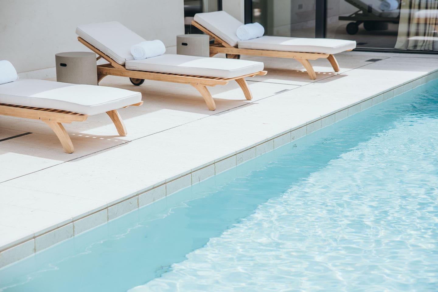 Select Green Hotels Maslina Resort Hvar Liegestühle am pool