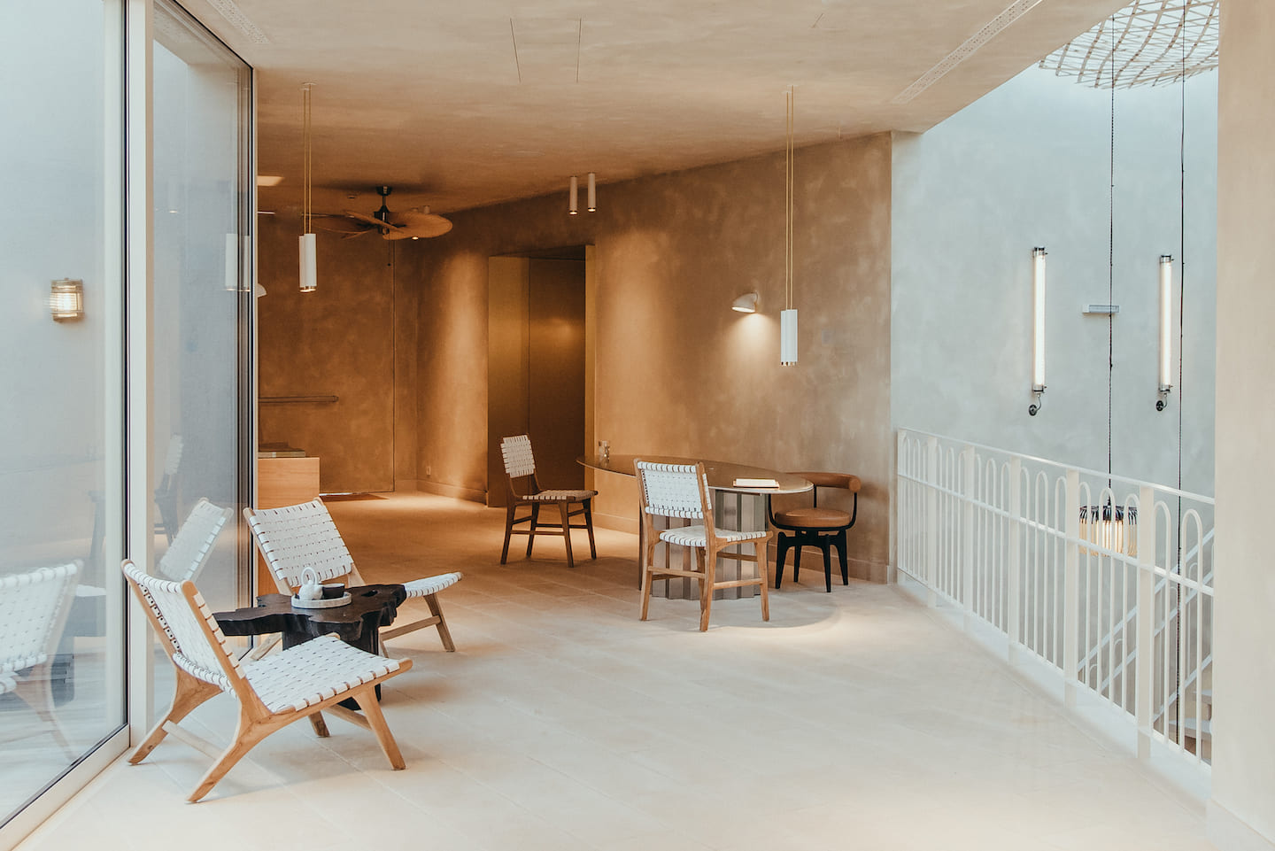 Select Green Hotels Maslina Resort Hvar Aufenthalts area mit Stühlen und Tischen