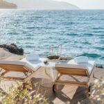 Select Green Hotels Maslina Resort Hvar Liegestühle direkt am Meer