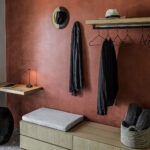 Select Green Hotels Mimi and Coco Villas Garderobe mir roter Wand