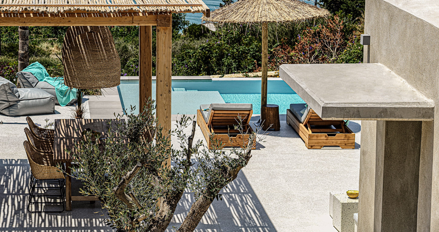 Select Green Hotels Mimi and Coco Villas pool mit Liegestühlen