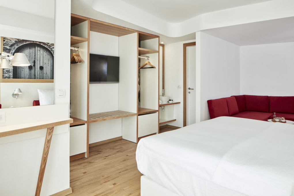 Select Green Hotels Olive Green Heraklion Zimmer mit Fernseher und sofa