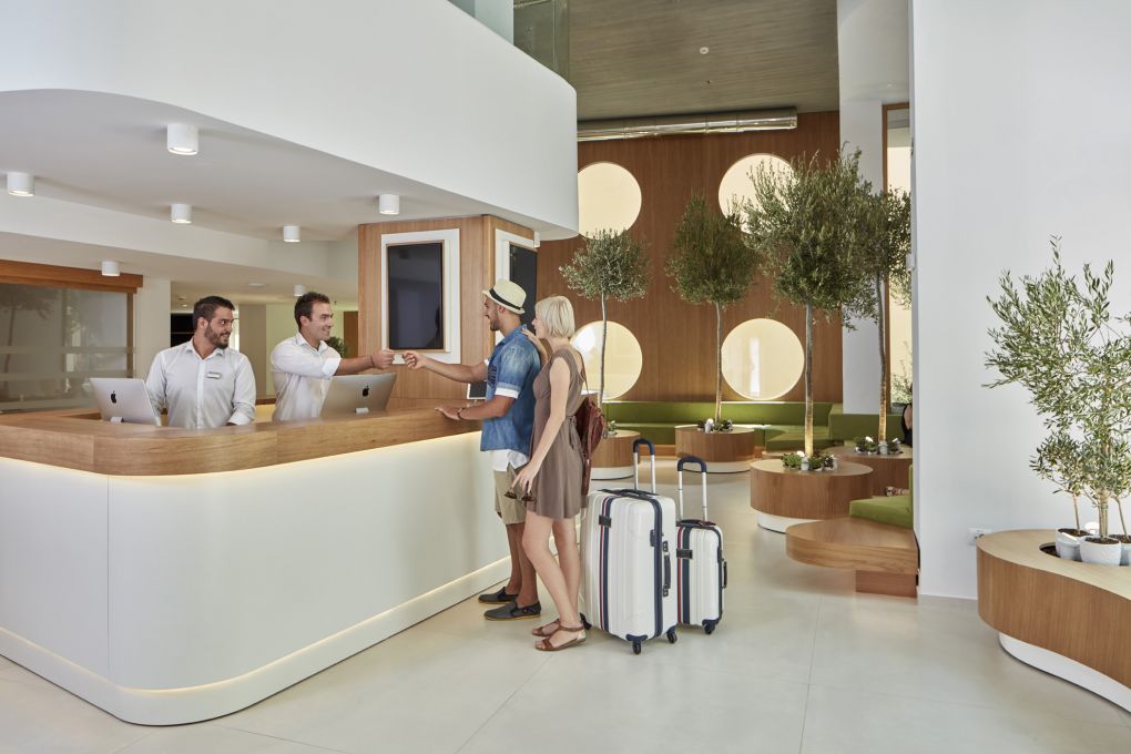 Select Green Hotels Olive Green Heraklion Rezeption mit freundlichem Empfang