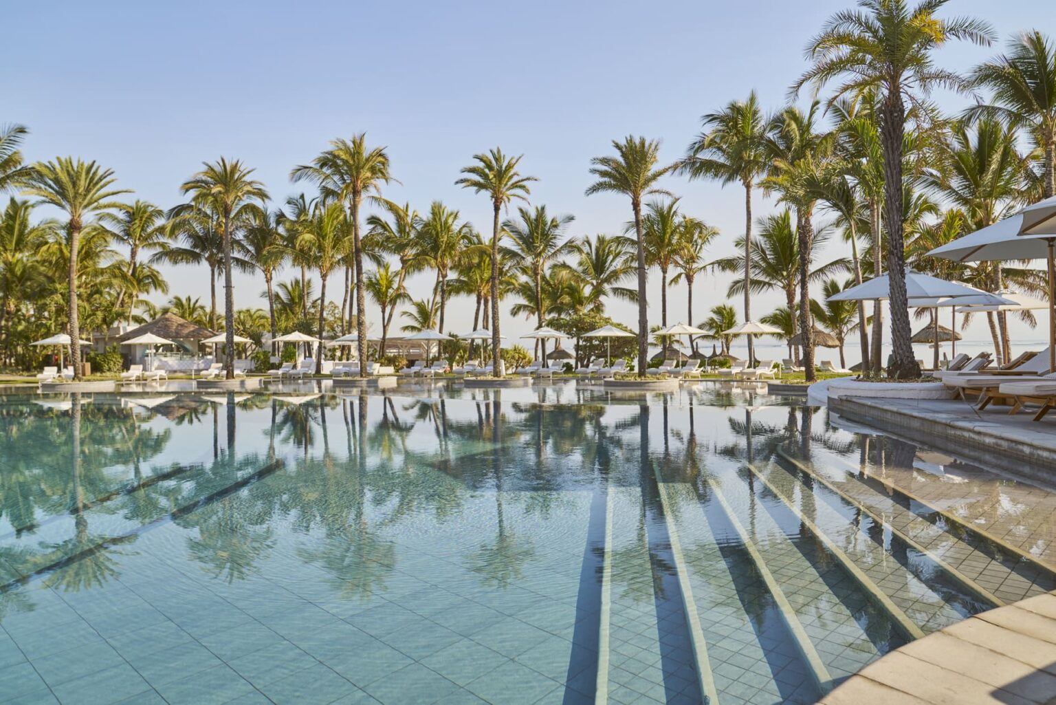 Select Green Hotels LUX* Belle Mare pool