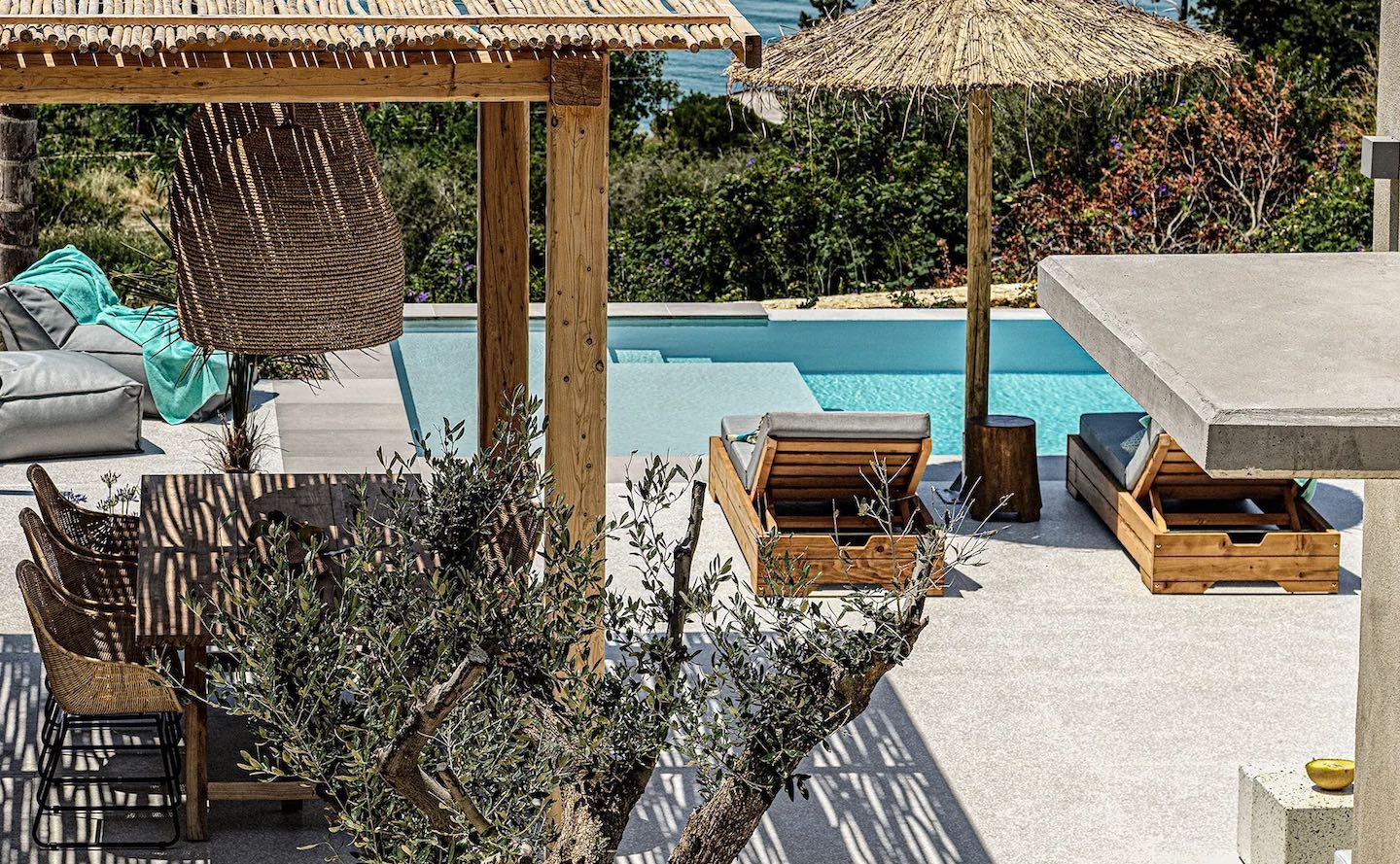 Select Green Hotels Mimi and Coco Villas pool mit Liegestühlen