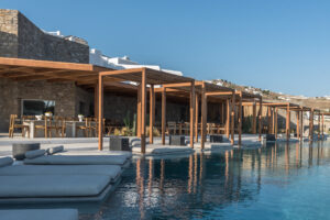 Select Green Hotels Rocabella Mykonos pool Tagsüber mit Liegeflächen