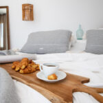 Select Green Hotels Rocabella Mykonos Frühstück und Croissants im Bett