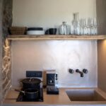 Select Green Hotels SeeSoo Paros Waschbecken mit Siebträgermaschine und Herd