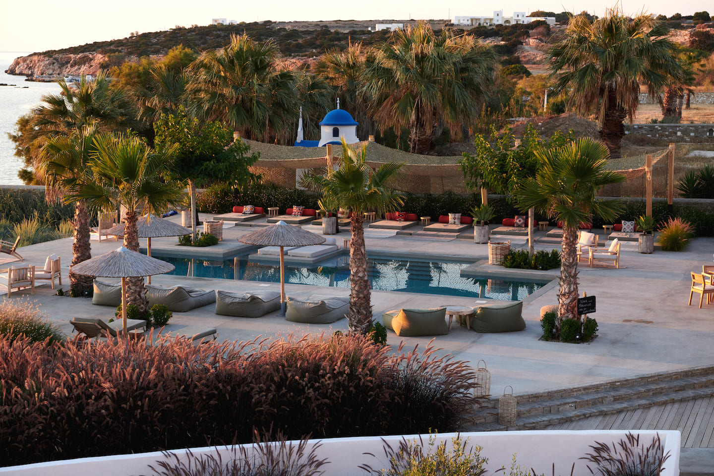 Select Green Hotels SeeSoo Paros pool aus der Vogelperspektive