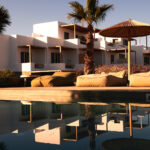 Select Green Hotels SeeSoo Paros pool am Abend mit Sessel