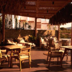 Select Green Hotels SeeSoo Paros Terasse mit Abendsonne