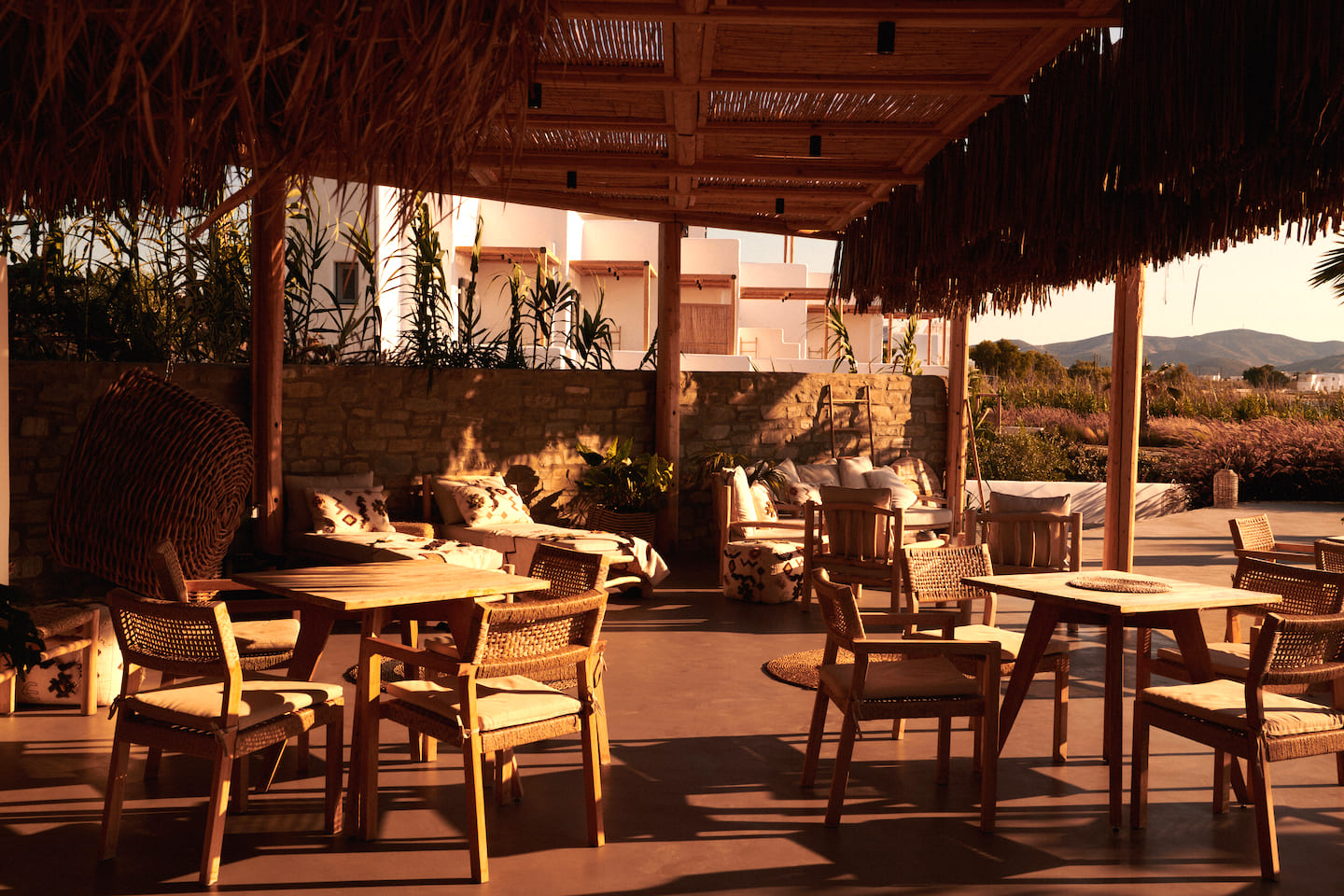 Select Green Hotels SeeSoo Paros Terasse mit Abendsonne