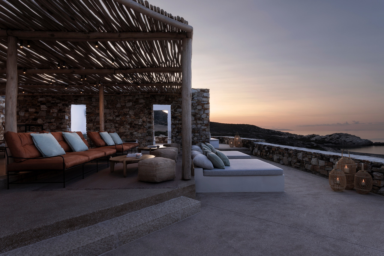 Select Green Hotels The Rooster Antiparos bar