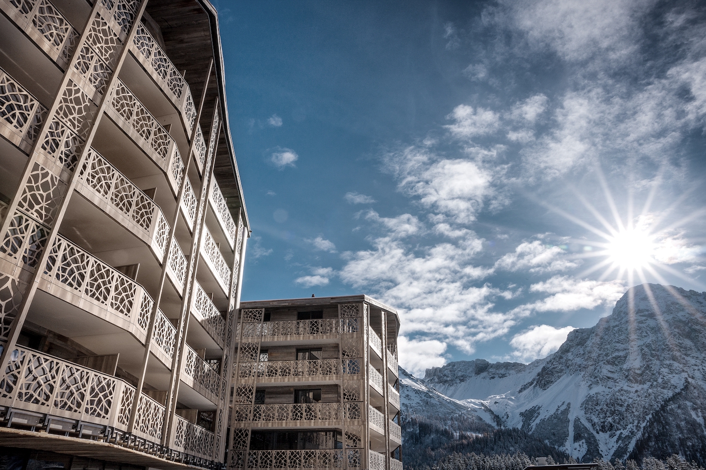 Select Green Hotels Valsana Hotel Arosa exterior and mountains