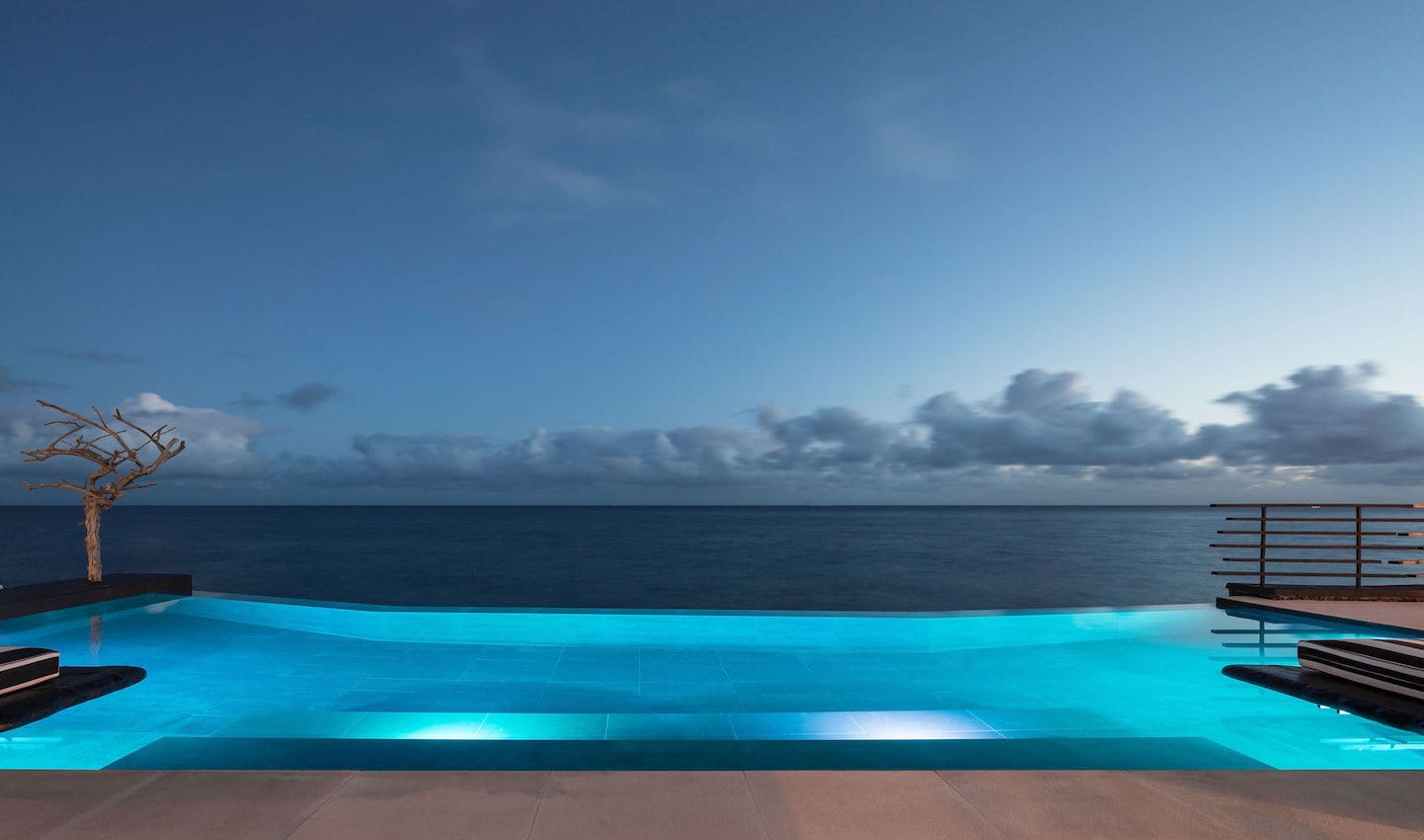 Select Green Hotels WHITE Exclusive Suites & Villas infinity pool