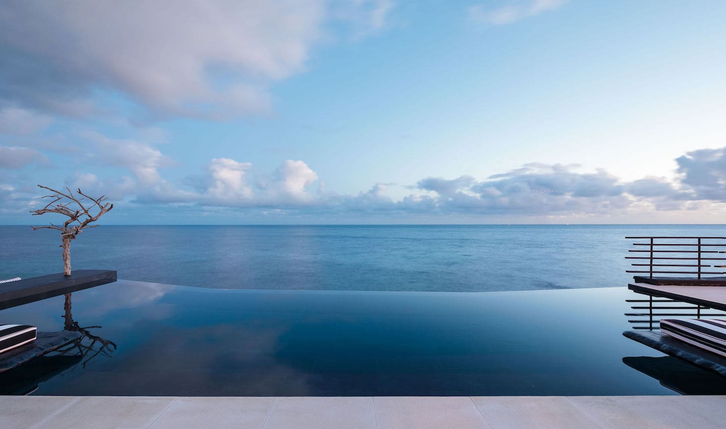 Select Green Hotels WHITE Exclusive Suites & Villas infinity pool
