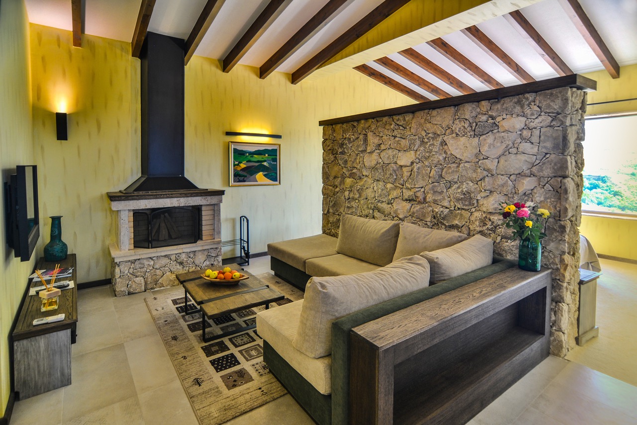Select Green Hotels Zornitza Family Estate room with living room
