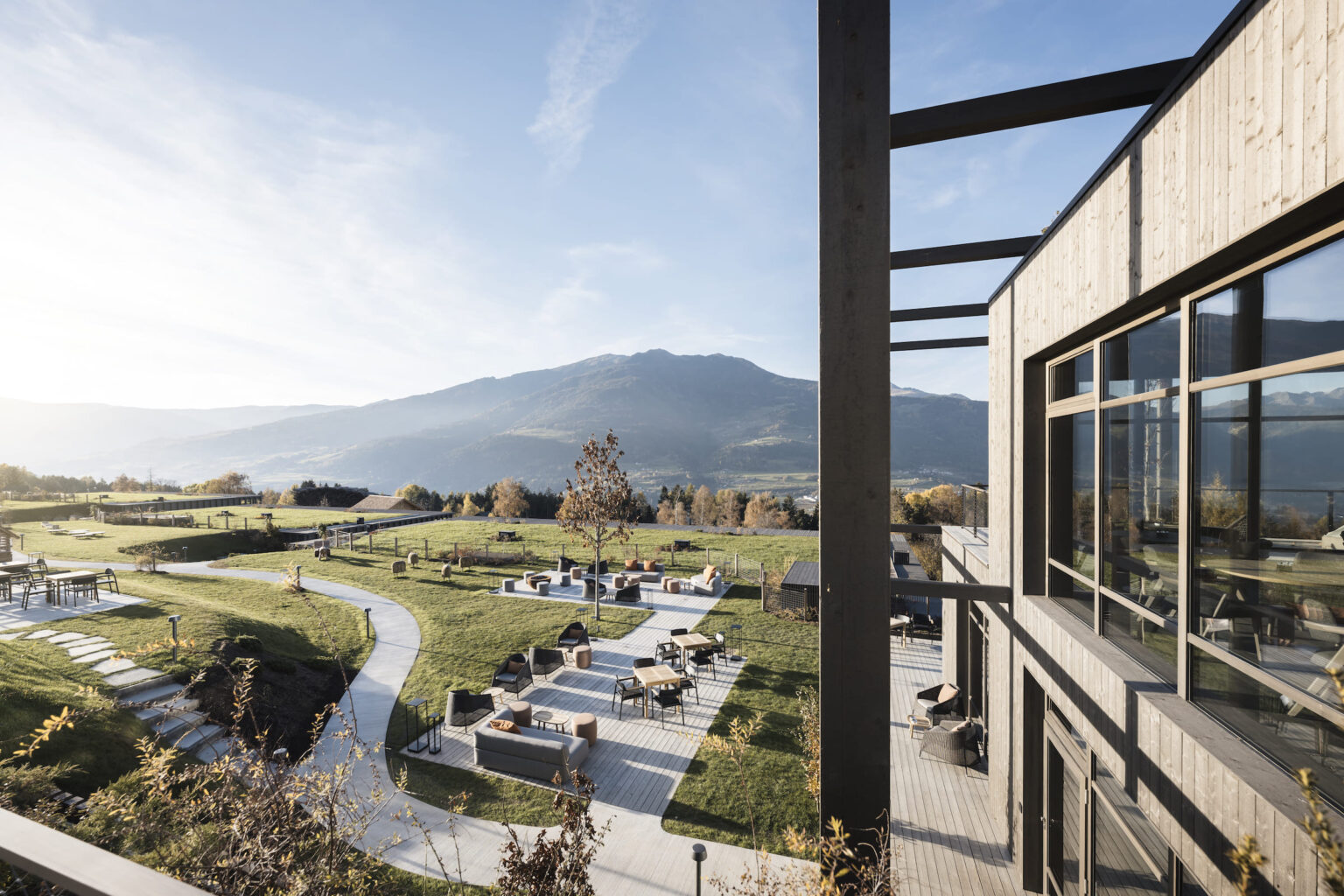 Select Green Hotels AKI family Resort PLOSE Terrasse und Garten