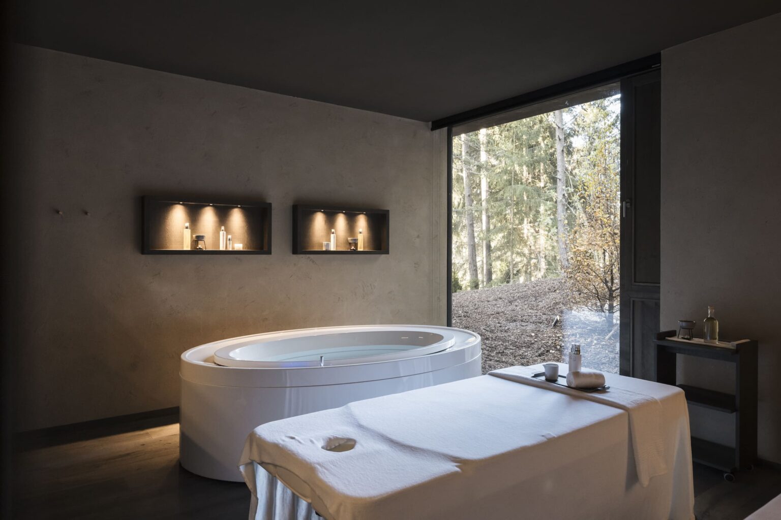 Select Green Hotels AKI family Resort PLOSE Behandlungszimmer mit Badewanne