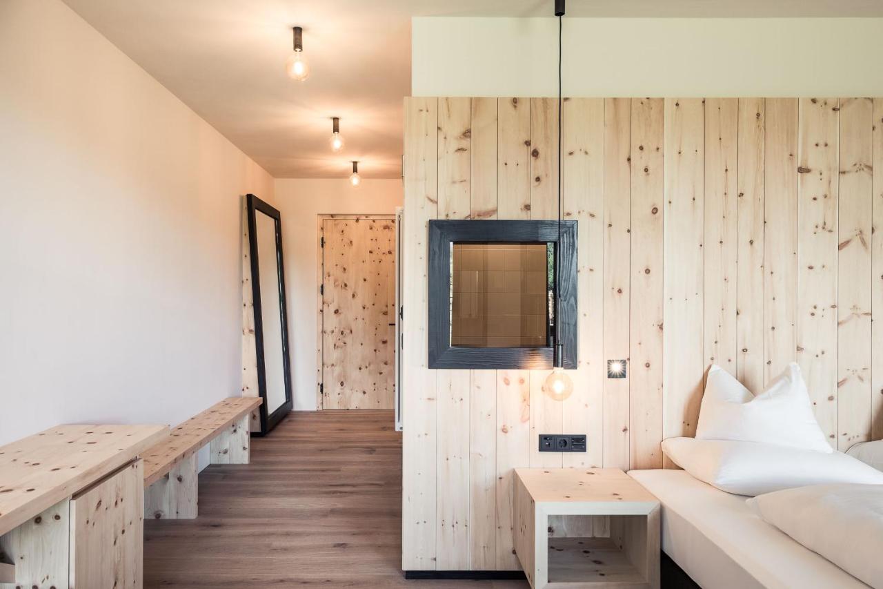 Select Green Hotels Naturhotel Pfösl Südtirol Dolomiten Juniorsuite Alpina Zirbe