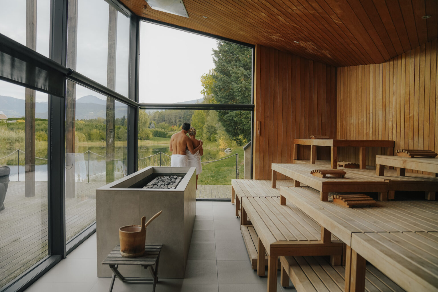 Select Green Hotels Seehof nature retreat in fall Herbst sauna mit Seeblick