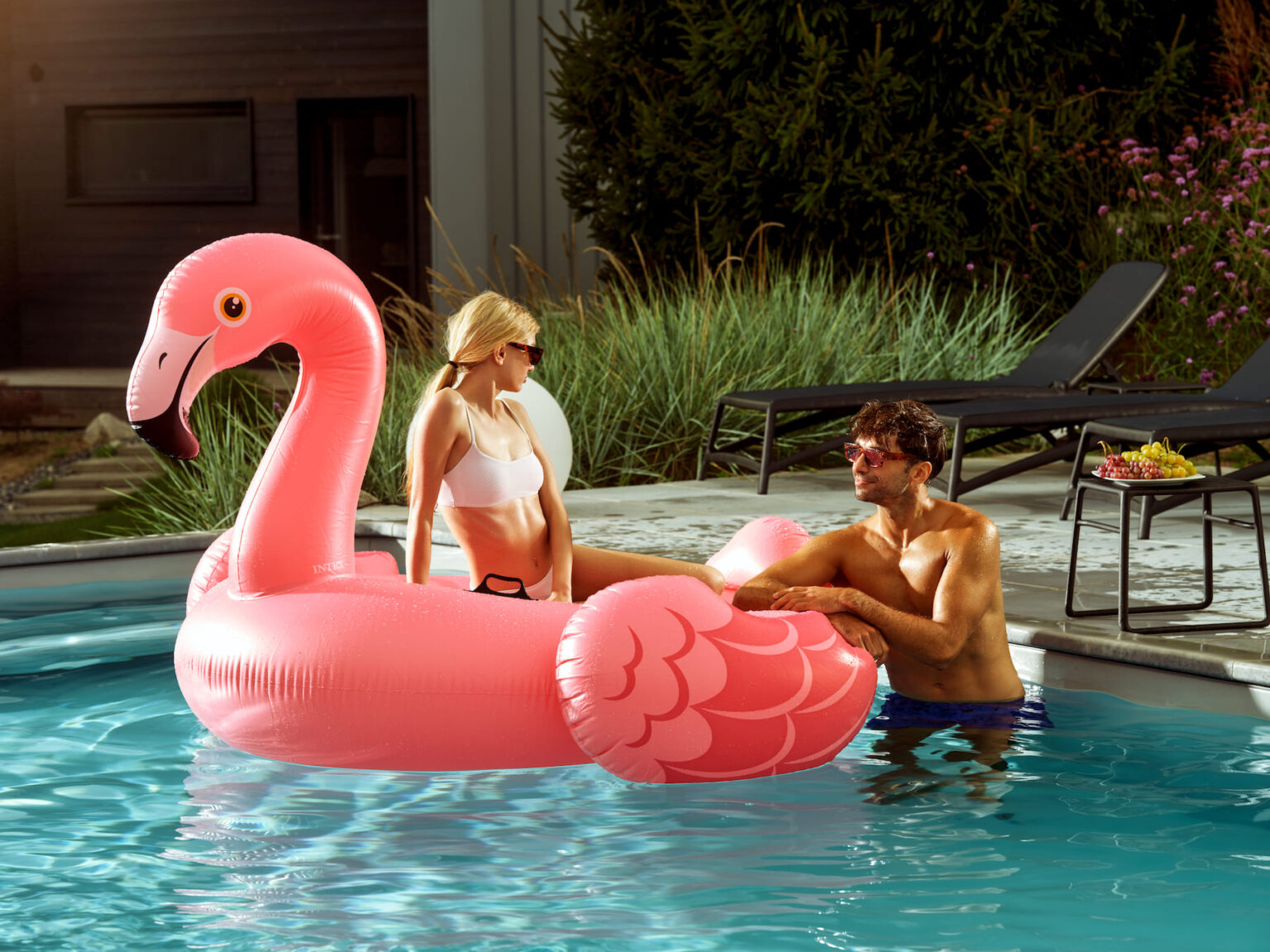 Skarpa Resort Ostsee Polen Paar im Pool