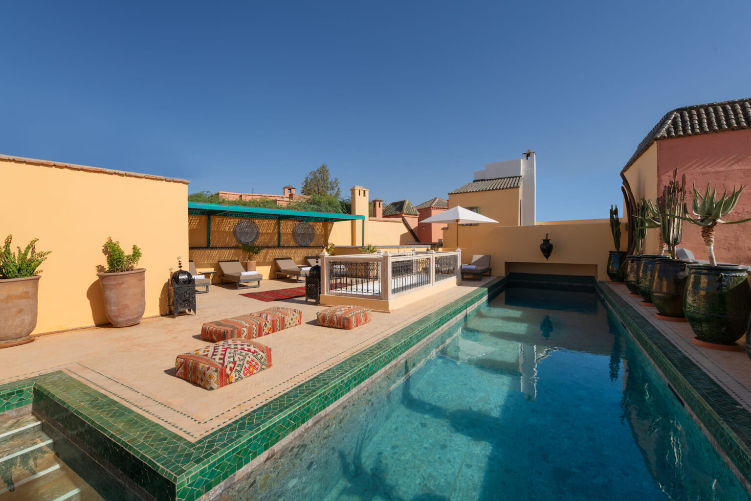 Rooftop with Pool Riad le Farnatchi